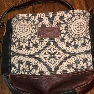 Myra Crossbody
